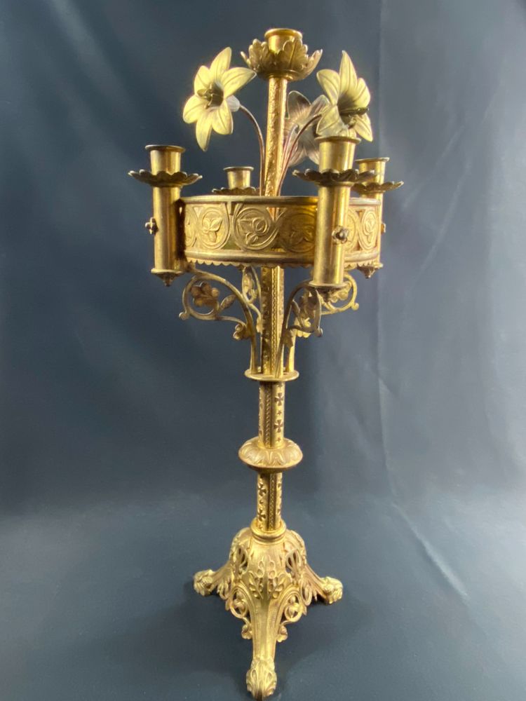 Candeliere da chiesa neogotico in bronzo del XIX secolo