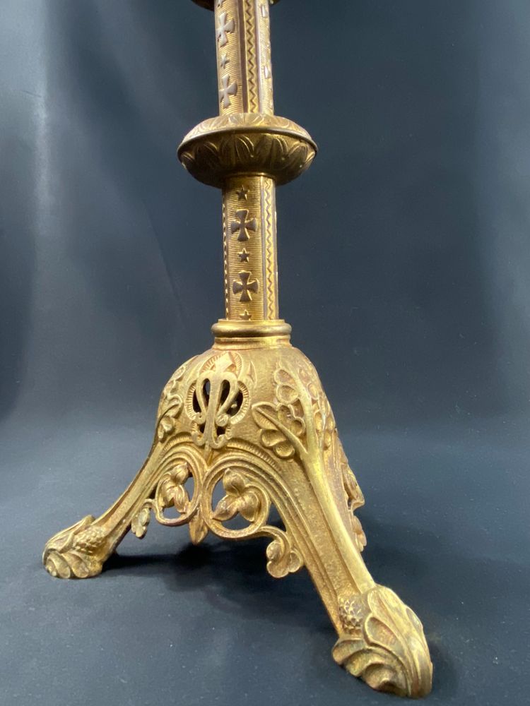 Candeliere da chiesa neogotico in bronzo del XIX secolo