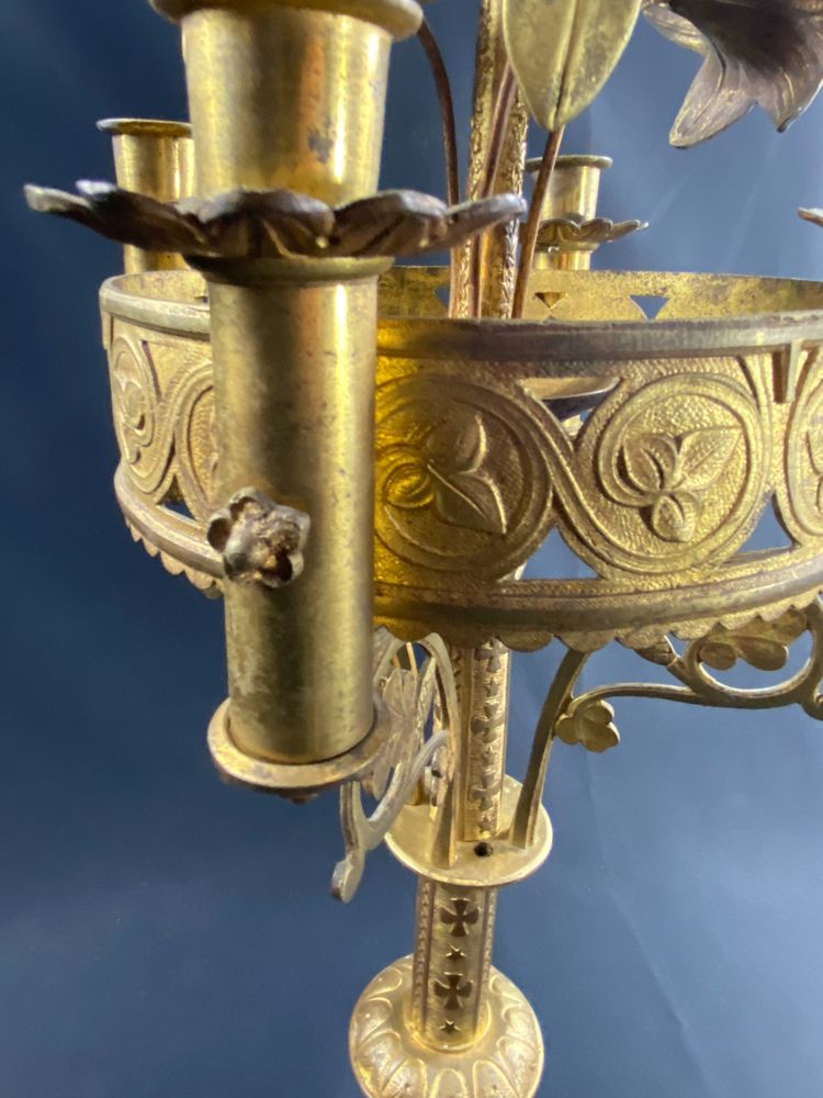 Candeliere da chiesa neogotico in bronzo del XIX secolo