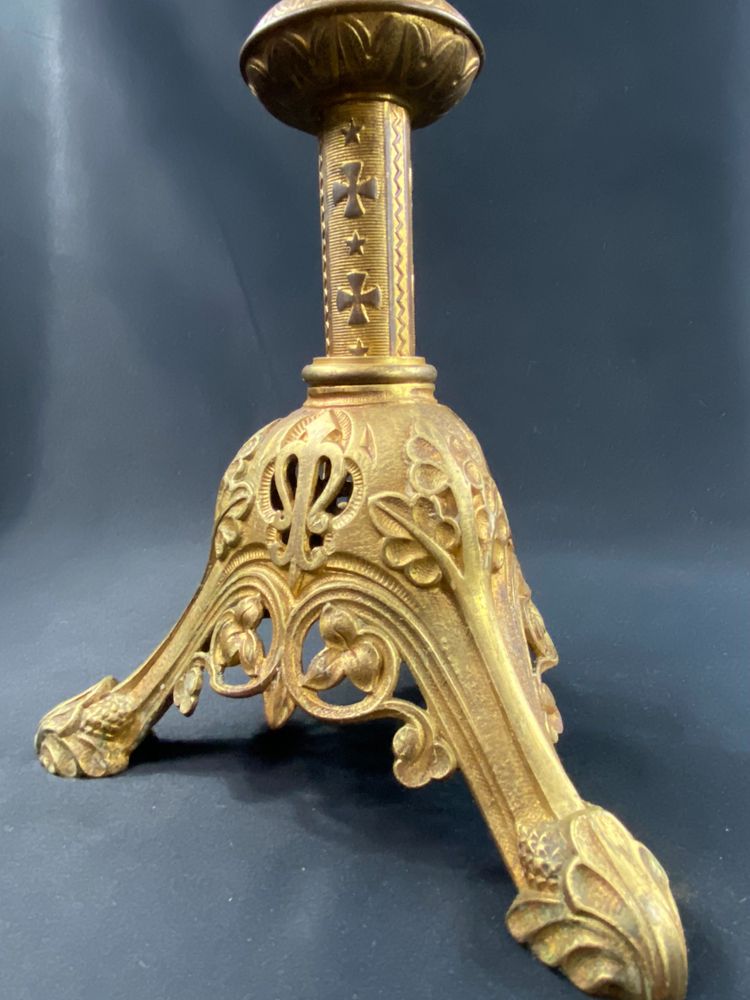 Candeliere da chiesa neogotico in bronzo del XIX secolo