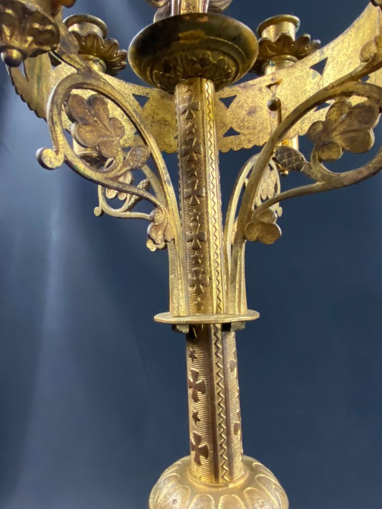 Candeliere da chiesa neogotico in bronzo del XIX secolo