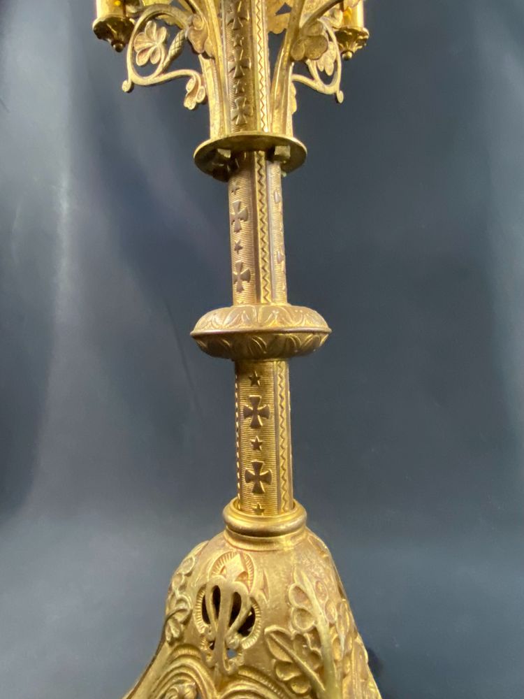 Candeliere da chiesa neogotico in bronzo del XIX secolo