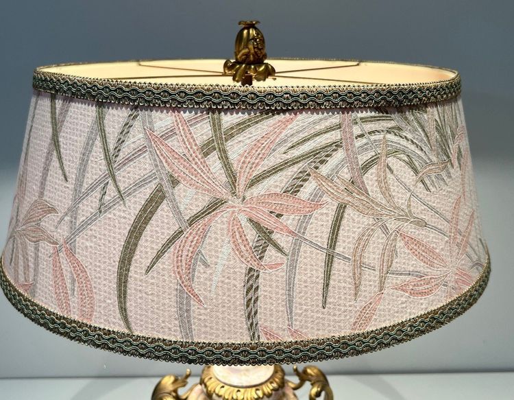 Grande Lampe En Marbre Ornée d'Une Couronne En Bronze à La Base, De Grandes Anses