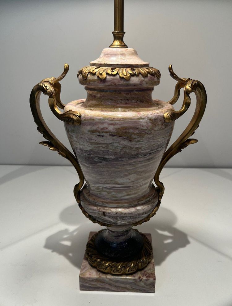 Grande Lampe En Marbre Ornée d'Une Couronne En Bronze à La Base, De Grandes Anses