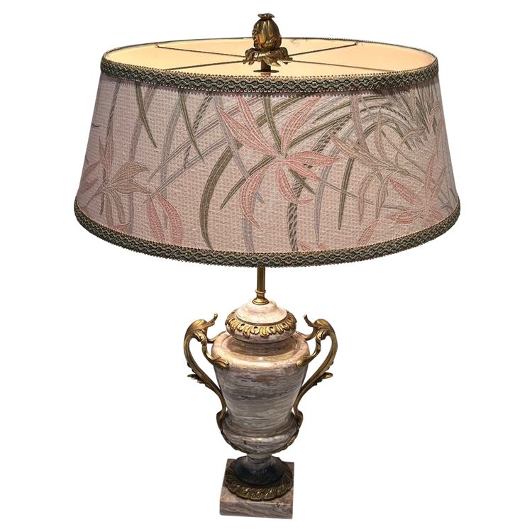 Grande Lampe En Marbre Ornée d'Une Couronne En Bronze à La Base, De Grandes Anses