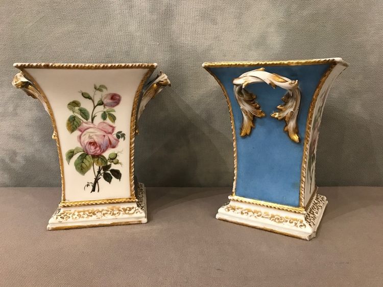Coppia di vasi in porcellana Vieux Paris del XIX secolo