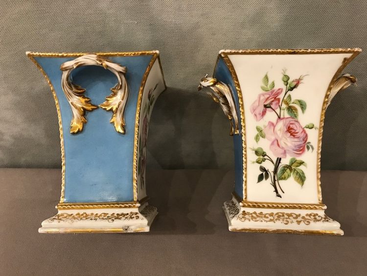 Coppia di vasi in porcellana Vieux Paris del XIX secolo