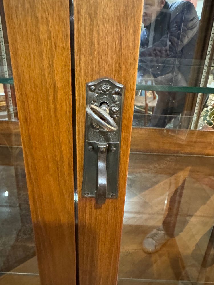 Art Nouveau showcase