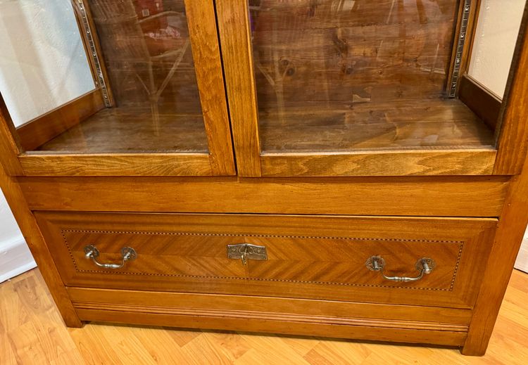 Art Nouveau showcase