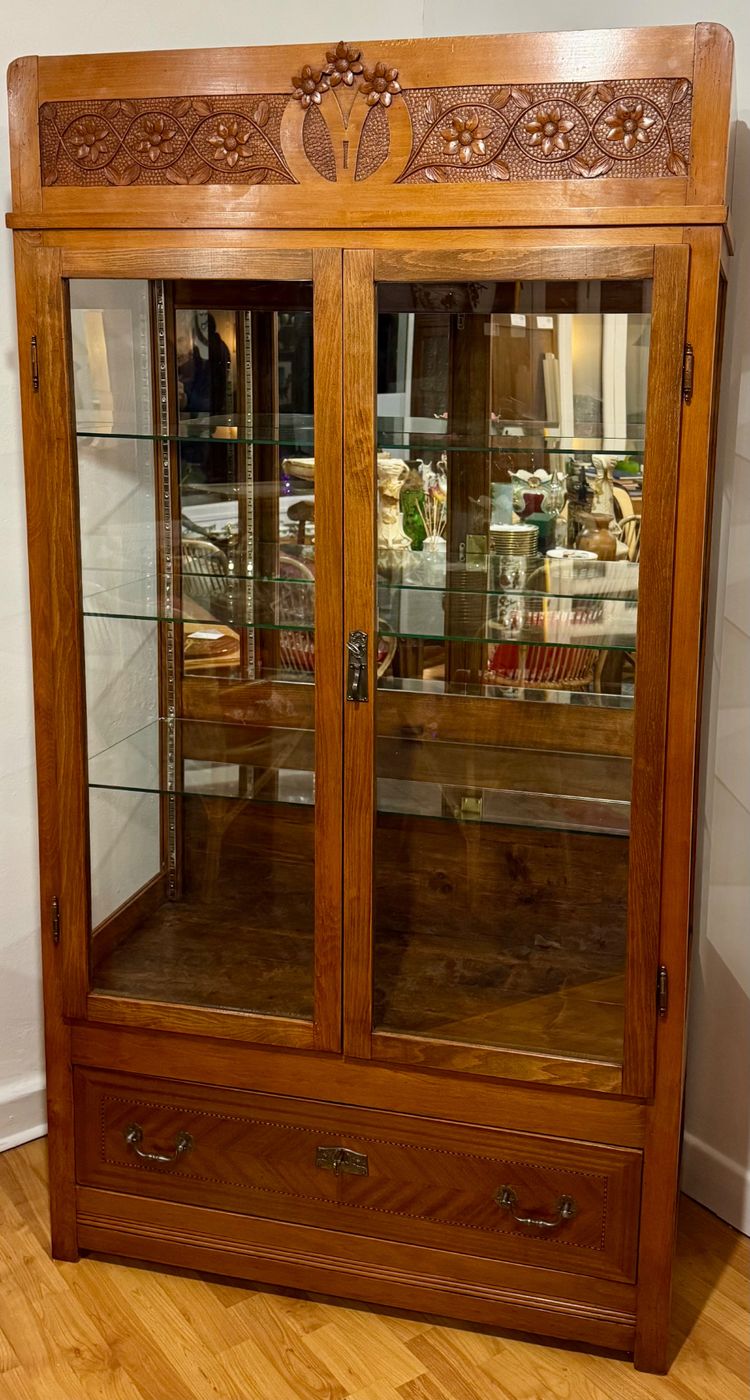 Art Nouveau showcase