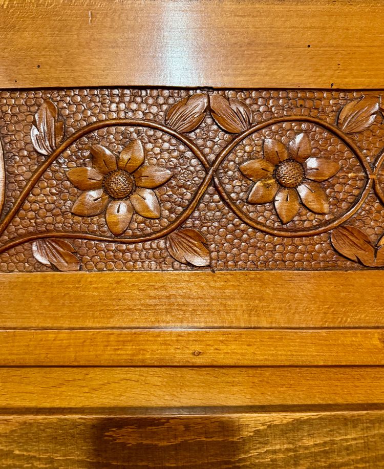 Art Nouveau showcase