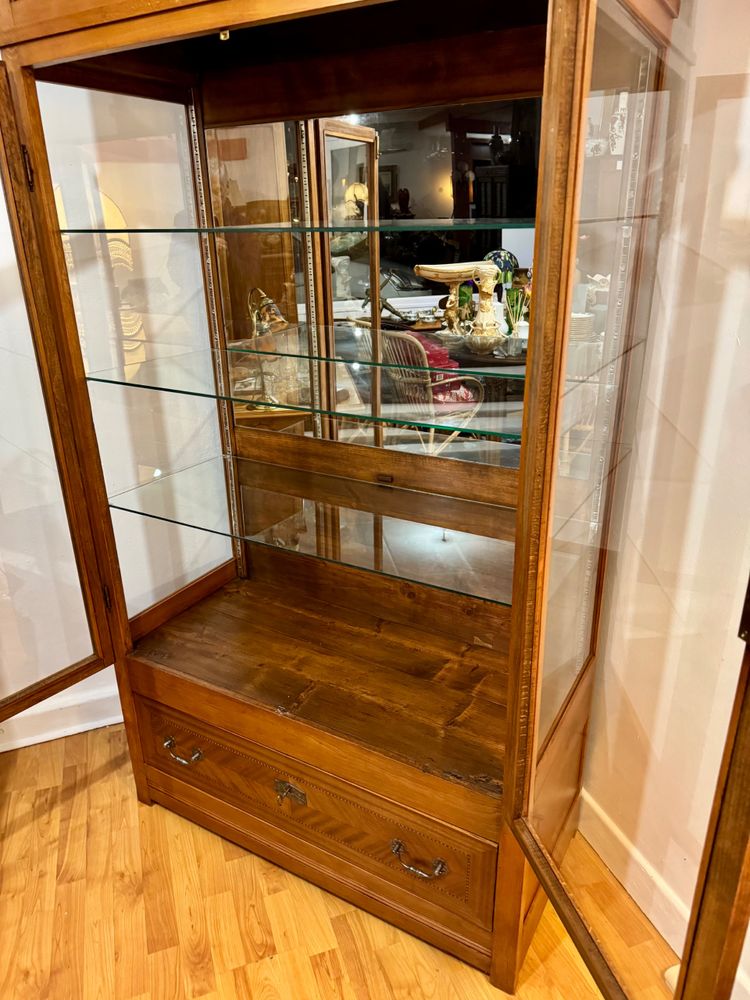 Art Nouveau showcase