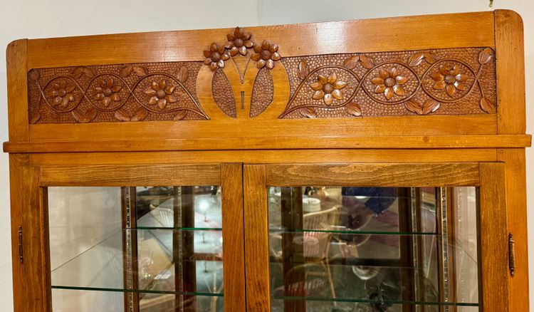 Art Nouveau showcase