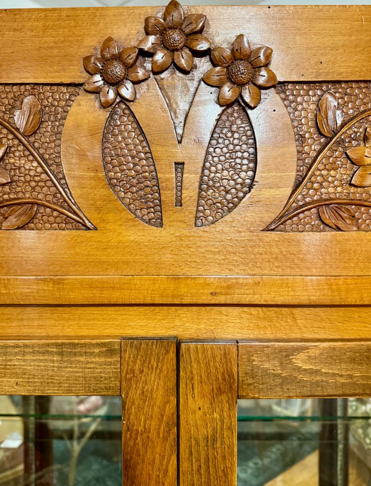 Art Nouveau showcase