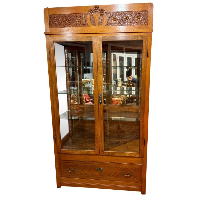 Art Nouveau showcase