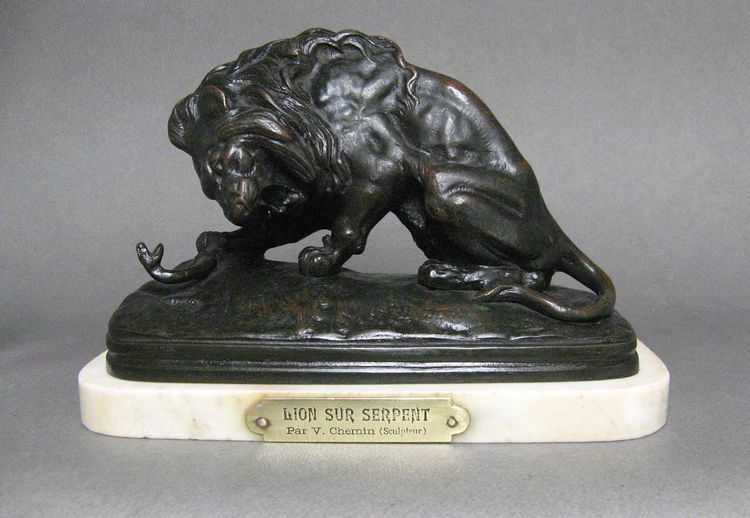 Bronze Skulptur Löwe Mit Schlange Von Victor Chemin.