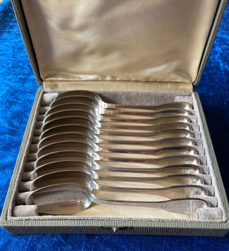 12 art deco teaspoons.