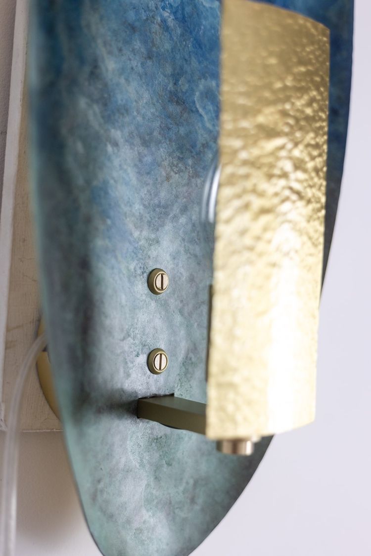 Pair of sconces in patinated brass. Contemporary work. LS60781267Y