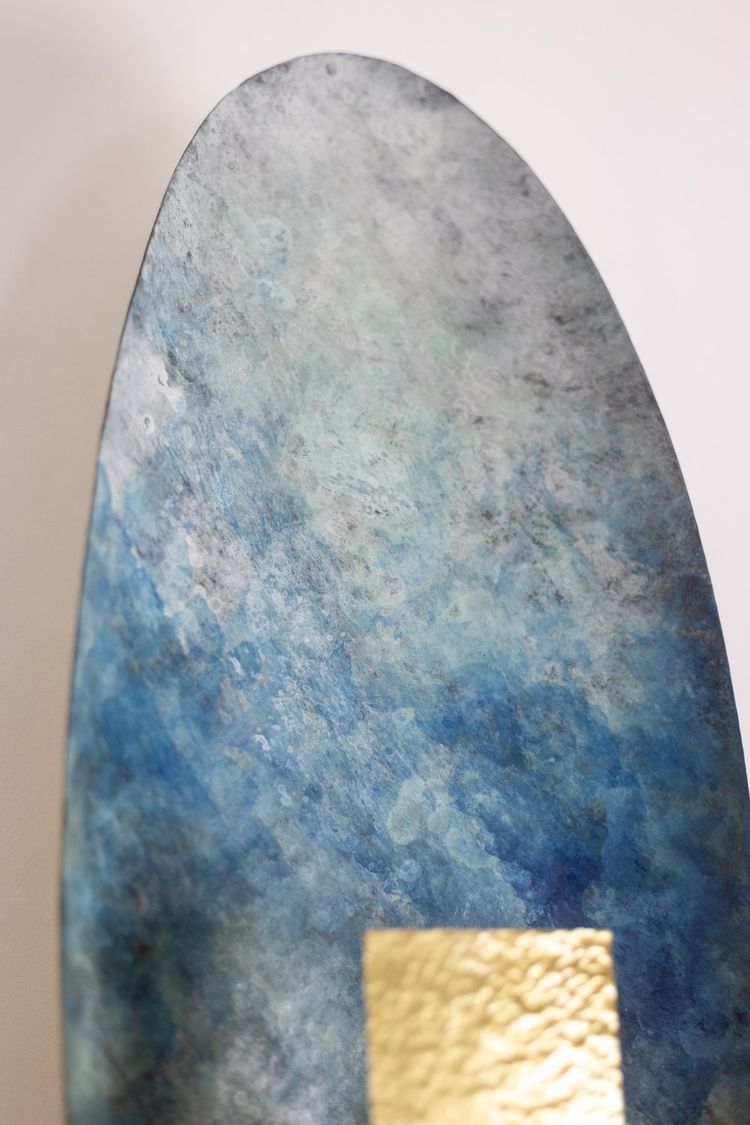 Pair of sconces in patinated brass. Contemporary work. LS60781267Y