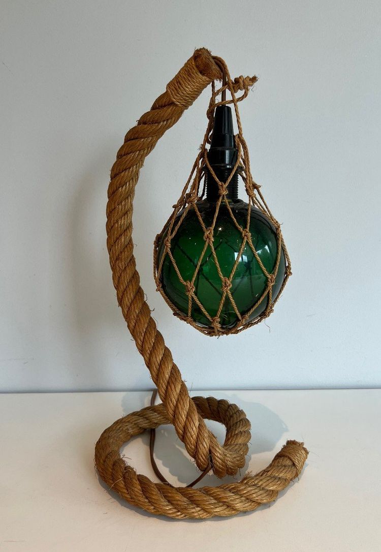 Lampada con corda e sfera di vetro. Opera francese di Adrien Audoux e Frida Minet. Intorno al 1950