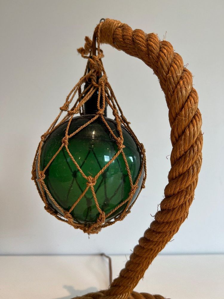 Lampada con corda e sfera di vetro. Opera francese di Adrien Audoux e Frida Minet. Intorno al 1950