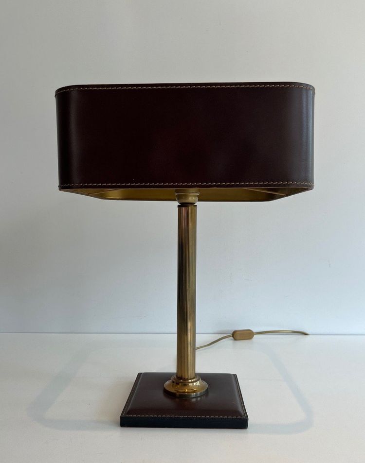 Lampe De Bureau En Cuir Marron Et Laiton. French work in the style of Jacques Adnet