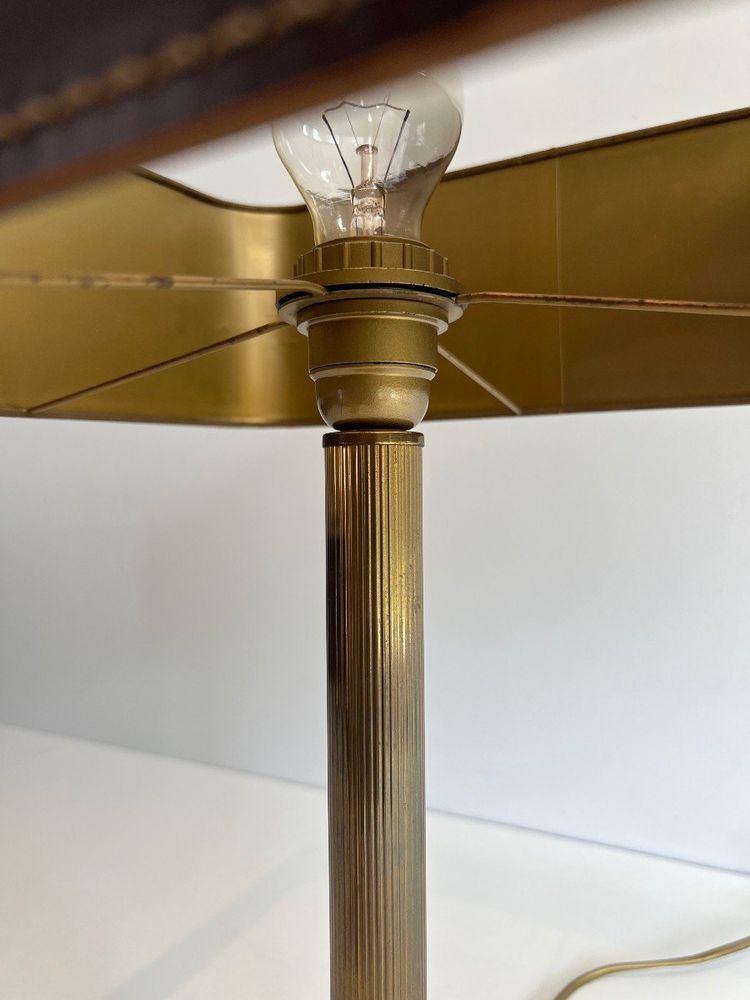 Lampe De Bureau En Cuir Marron Et Laiton. French work in the style of Jacques Adnet