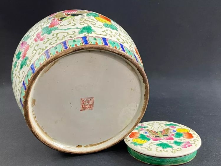 Ingwer-Topf aus China Porzellan XIX Blumen-Dekor mit Schmetterlingen