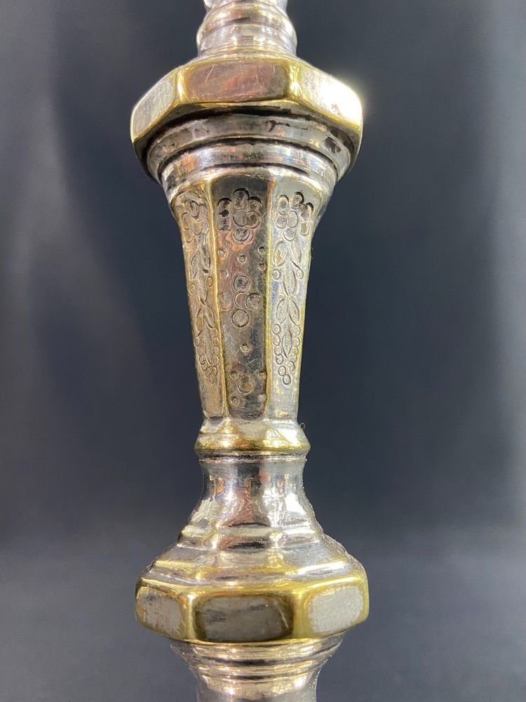XVIII. Regency Fackel Kerzenhalter aus versilberter Bronze mit ziseliertem Blumendekor