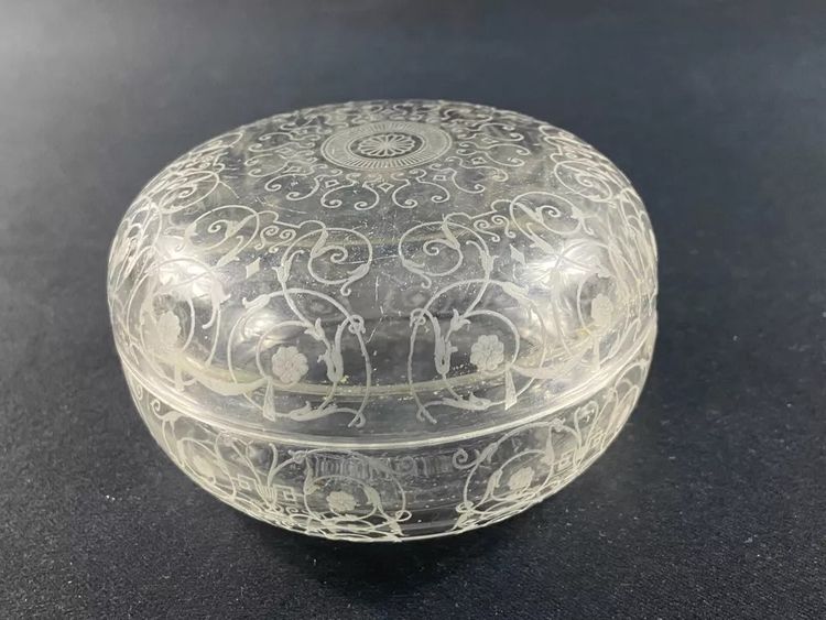 Baccarat crystal eye shadow box, candy box, Michelangelo model