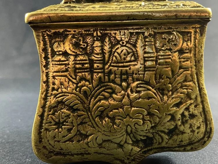 Cartouchière ottomane laiton XIXe à décor feuillagé à la Mosquée Art de l'Islam