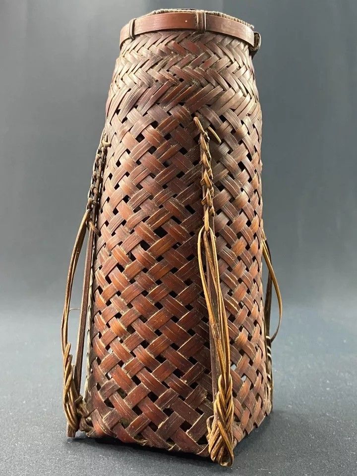 Vaso Hanakago in bambù intrecciato per Ikebana Giappone fine XIX secolo