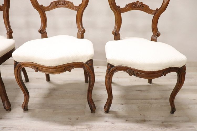 Dining Chairs in Carved Walnut, Mid-19th Century