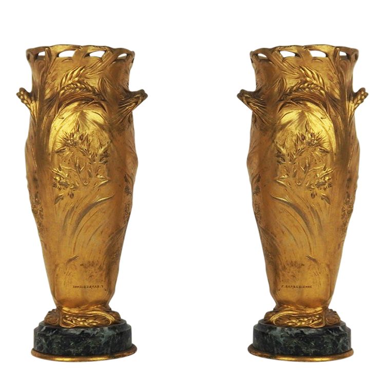 Ein Paar Jugendstilvasen aus Bronze von F Barbedienne