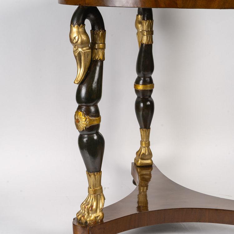 Guéridon en acajou à décor de Cygnes époque Restauration vers 1820-1830