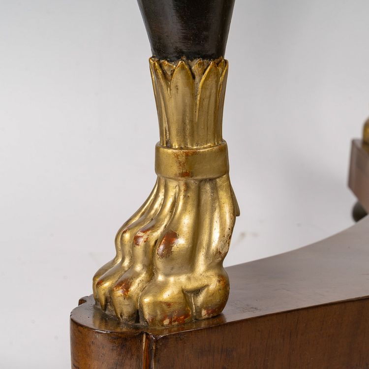 Guéridon en acajou à décor de Cygnes époque Restauration vers 1820-1830