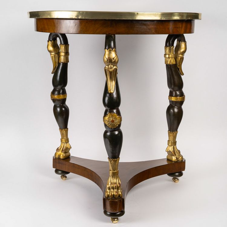 Guéridon en acajou à décor de Cygnes époque Restauration vers 1820-1830