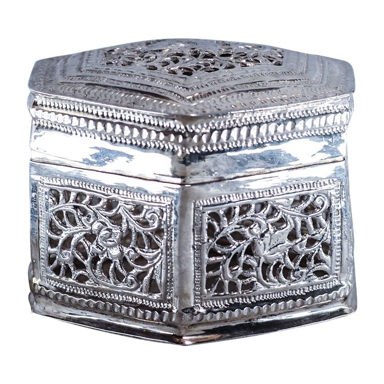 Hexagonal silver betel lime box Burma 79g