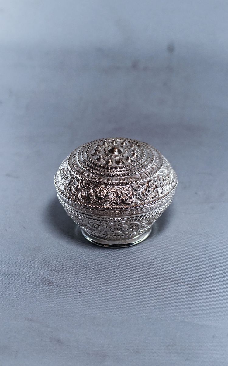 Scatola rotonda in argento betel lime Burma 60g