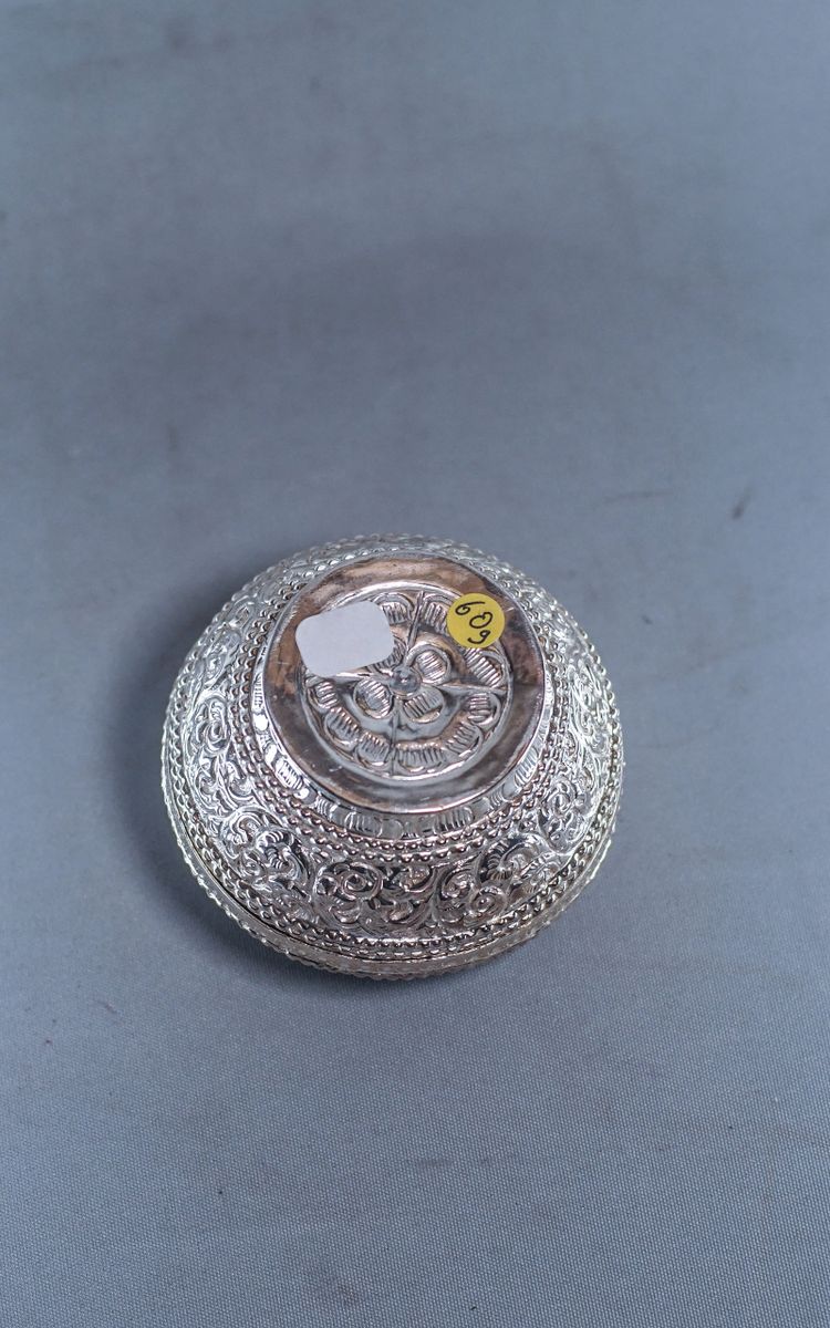 Scatola rotonda in argento betel lime Burma 60g