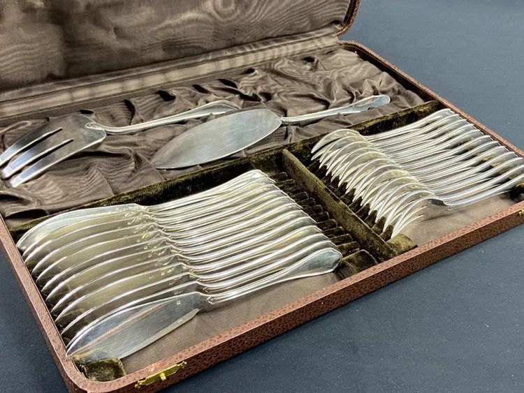 Servizio di pesce Luigi XV Ravinet d'Enfert in argento con filetto di violino