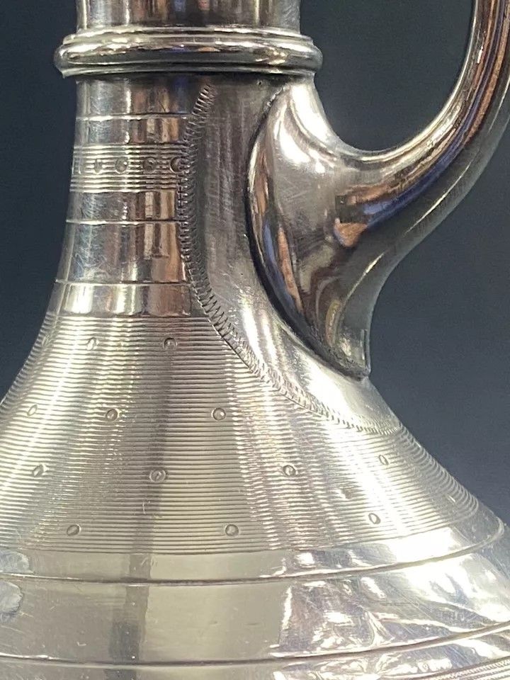 Caffettiera in argento del XIX secolo con ricca decorazione guilloché di Napoleone III