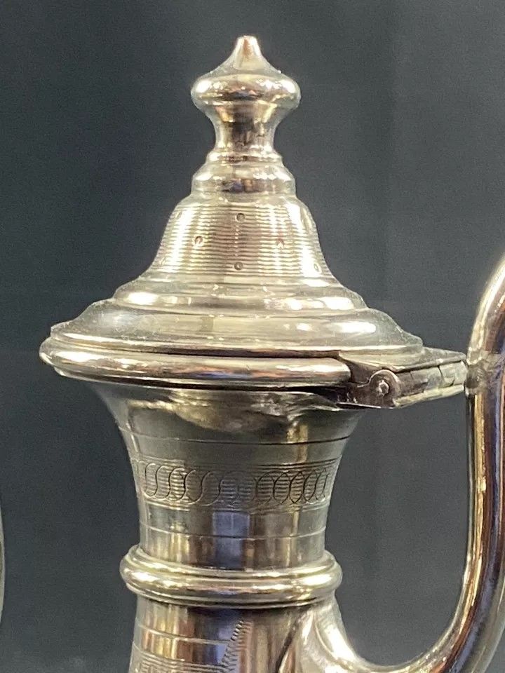 Caffettiera in argento del XIX secolo con ricca decorazione guilloché di Napoleone III