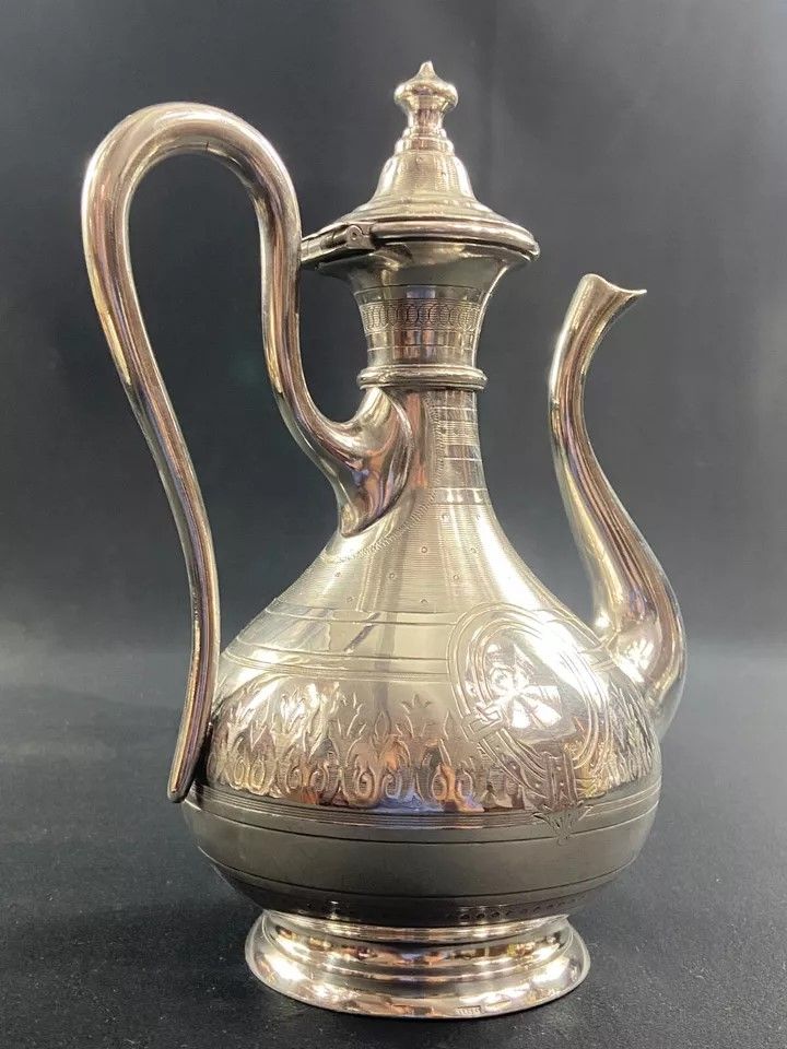 Caffettiera in argento del XIX secolo con ricca decorazione guilloché di Napoleone III