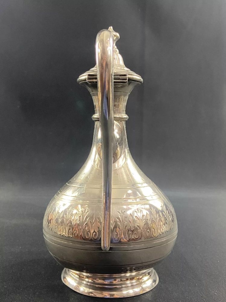 Caffettiera in argento del XIX secolo con ricca decorazione guilloché di Napoleone III