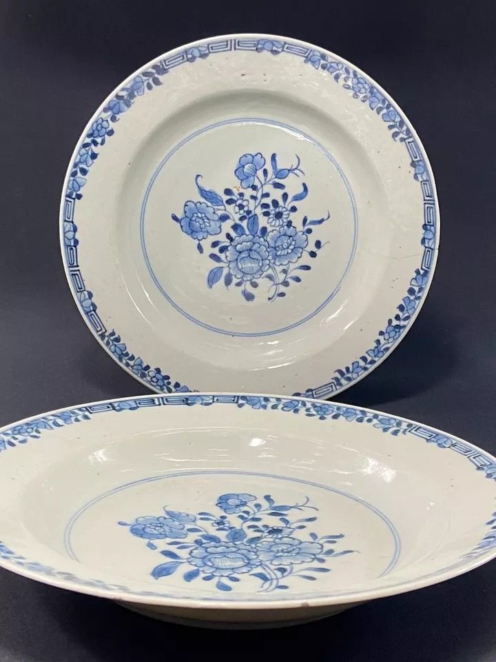 Pair of 18th century Compagnie des Indes Far East porcelain plates China