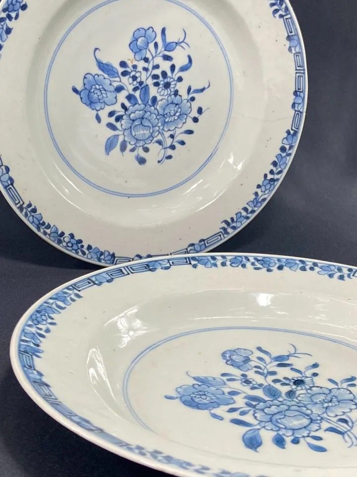Pair of 18th century Compagnie des Indes Far East porcelain plates China