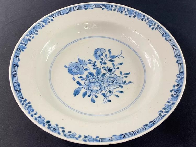 Pair of 18th century Compagnie des Indes Far East porcelain plates China