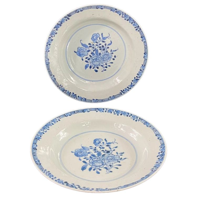 Pair of 18th century Compagnie des Indes Far East porcelain plates China