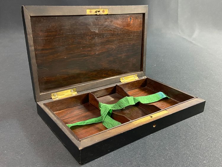 Scatola da gioco in palissandro laccato nero e ottone intarsiato Napoleone III